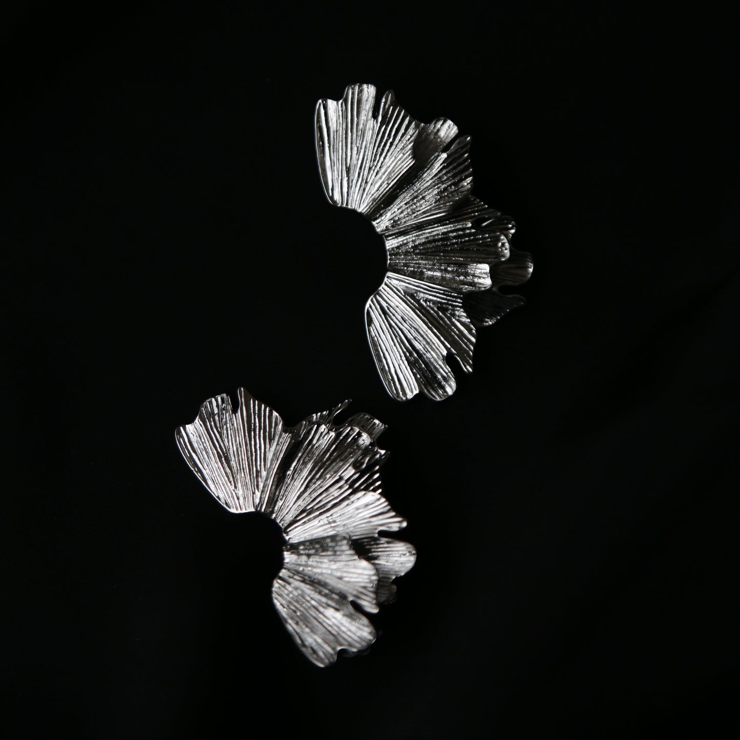 Pendientes llamativos con volantes de plata